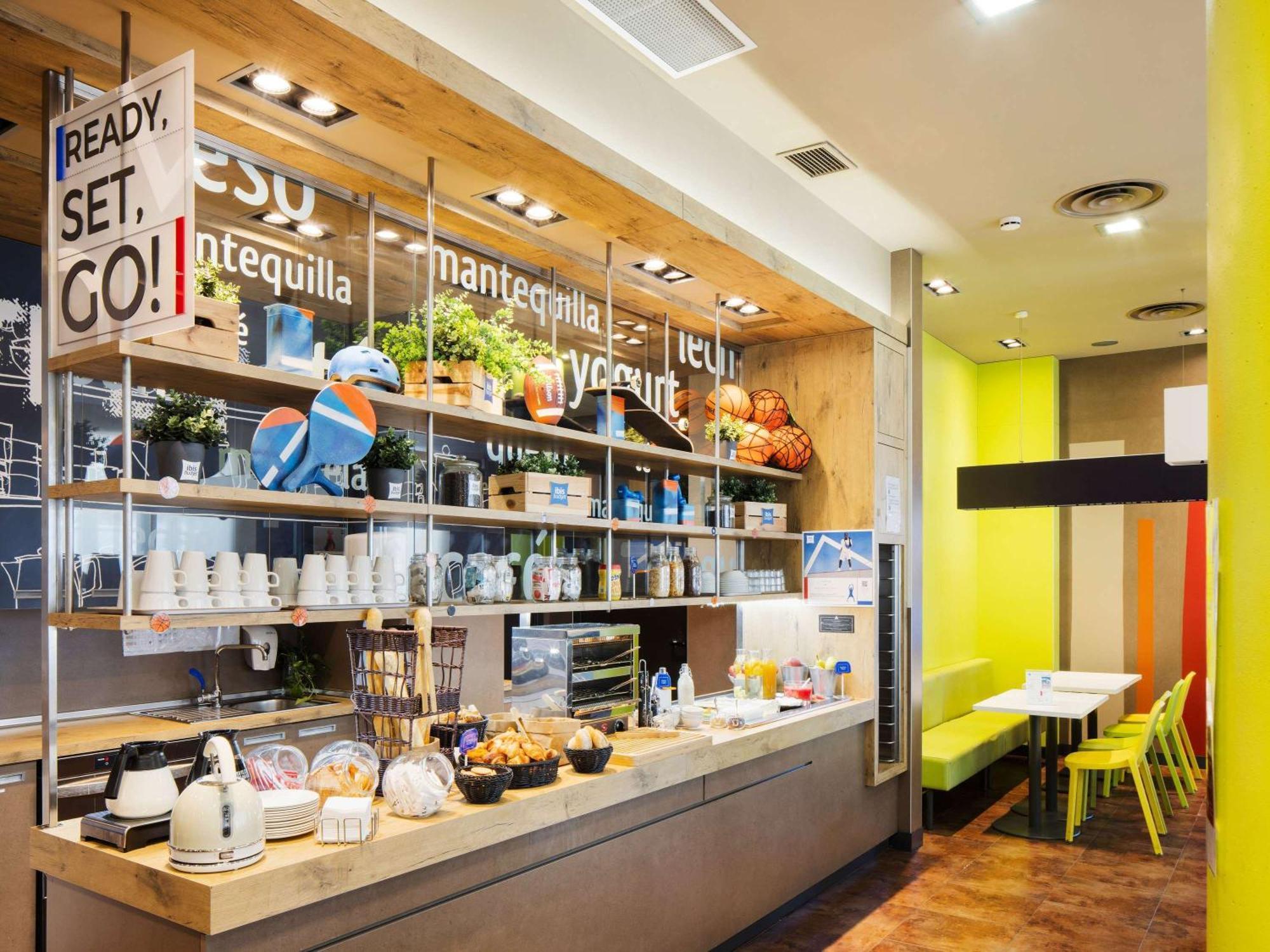 塞维利亚机场宜必思快捷酒店 外观 照片